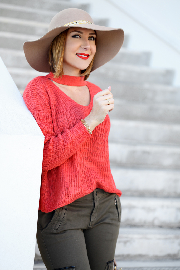 Blame-it-on-Mei-Miami-Fashion-Blogger-2017-Casual-Transition-Outfit-Fall-Look-Knit-Sweater-Choker-Olive-Green-Skinny-Pants-Louboutin-Decollete-Blush-Floppy-Hat-Pinata-Tassel-Earrings