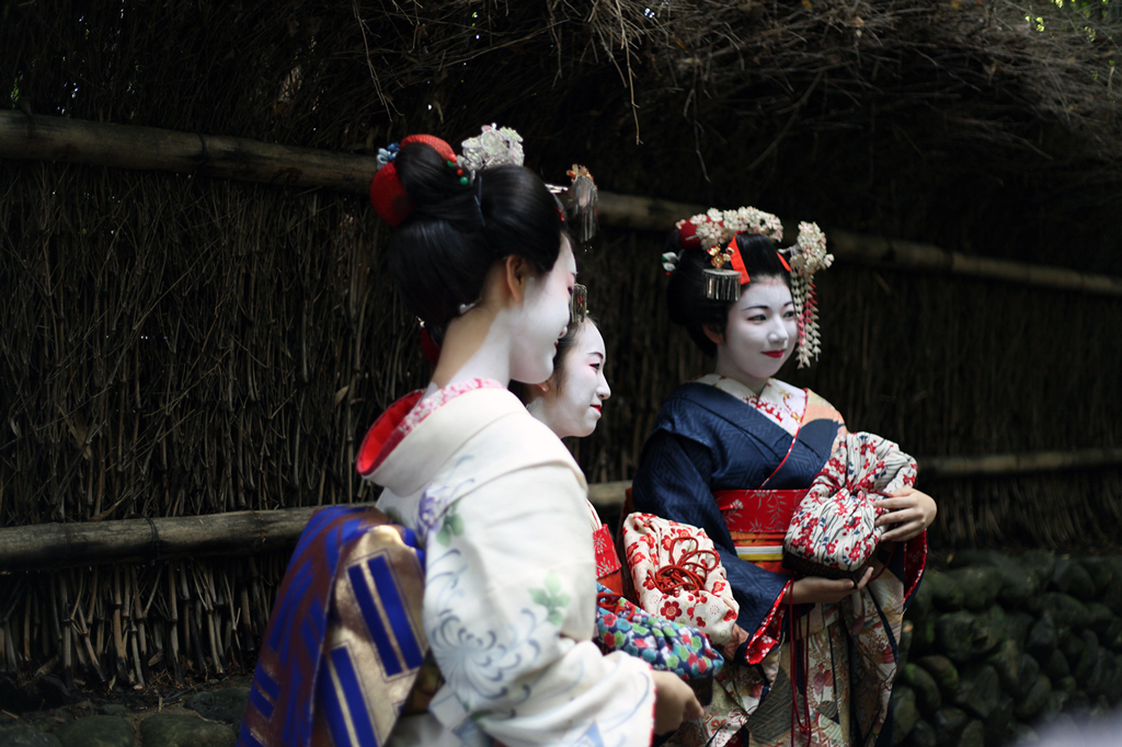 1-11-16-Blame-it-on-Mei-Miami-Fashion-Travel-Blogger-Japanese-Kimono-Traditional-Outfit-Kyoto-Japan-Colorful-Arashiyama-Bamboo-Grove