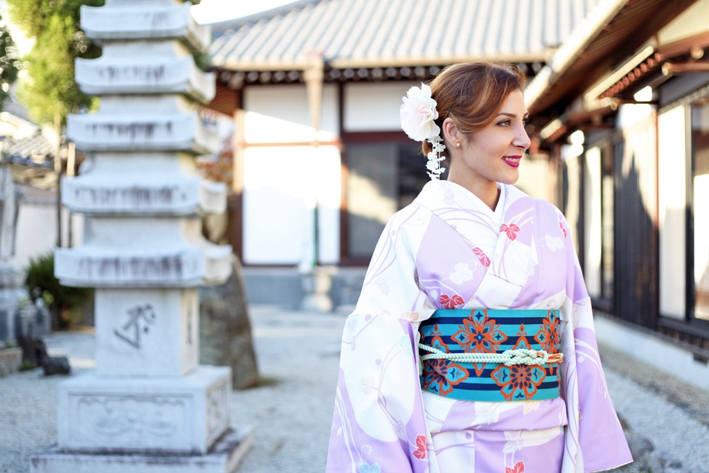 Blame-it-on-Mei-Miami-Fashion-Travel-Blogger-Japanese-Kimono-Traditional-Outfit-Kyoto-Japan-Colorful-Arashiyama-Bamboo-Grove