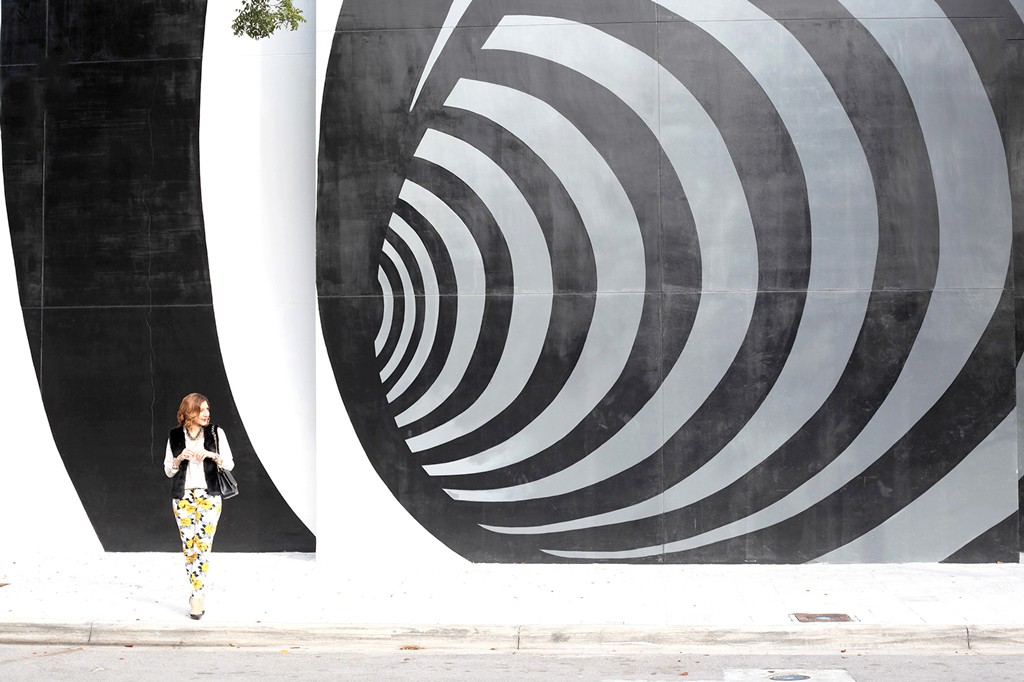 1-13-16-Blame-it-on-Mei-Fashion-Blogger-2016-Fur-Vest-Grid-Print-Blouse-Floral-Pants-How-To-Mix-Patterns-Rolex-Submariner-Chanel-Classic-Louboutin-Iriza-Pumps-Soft-Waves