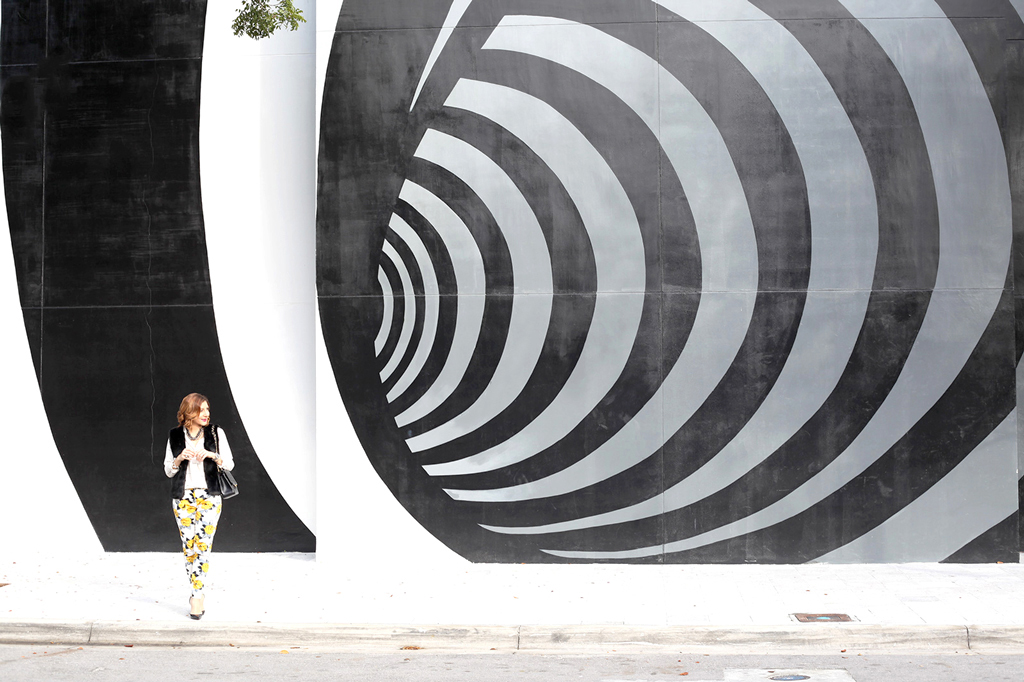 1-13-16-Blame-it-on-Mei-Fashion-Blogger-2016-Fur-Vest-Grid-Print-Blouse-Floral-Pants-How-To-Mix-Patterns-Rolex-Submariner-Chanel-Classic-Louboutin-Iriza-Pumps-Soft-Waves