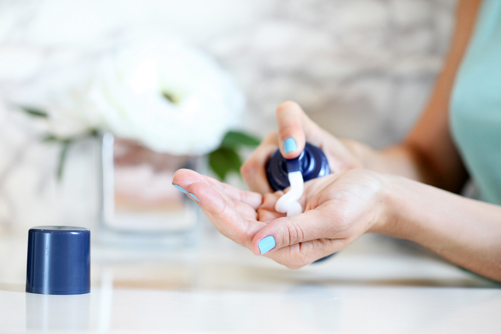 Blame-it-on-Mei-Miami-Fashion-Beaty-Blogger-2016-Summer-Healthy-Hair-Care-MONAT-Moxie-Magnifying-Mousse-with-Rejuveniqe-gives-volume-body