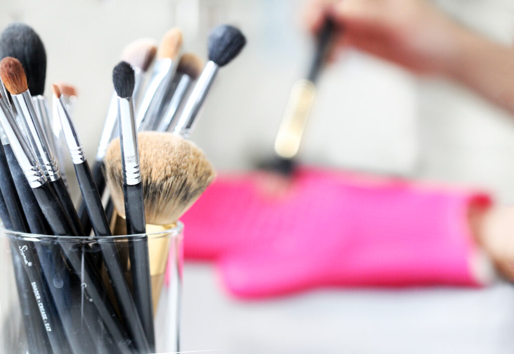 Blame-it-on-Mei-Miami-Fashion-Beauty-Blogger-How-To-Clean-Your-Makeup-Brushes-With-Sigma-Spa-Glove