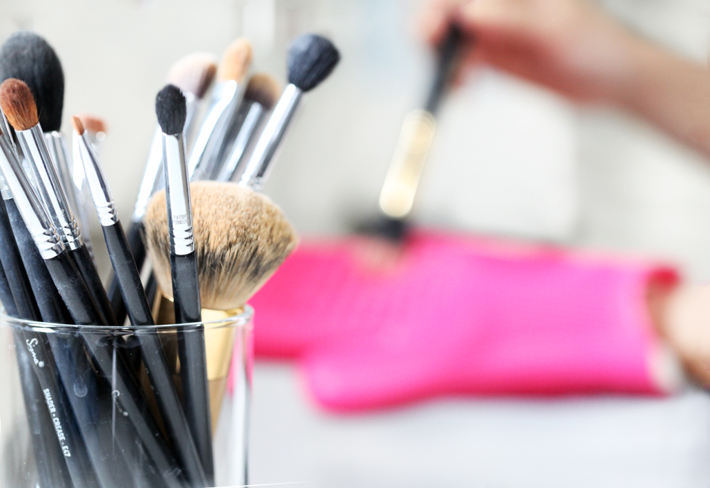 Blame-it-on-Mei-Miami-Fashion-Beauty-Blogger-How-To-Clean-Your-Makeup-Brushes-With-Sigma-Spa-Glove