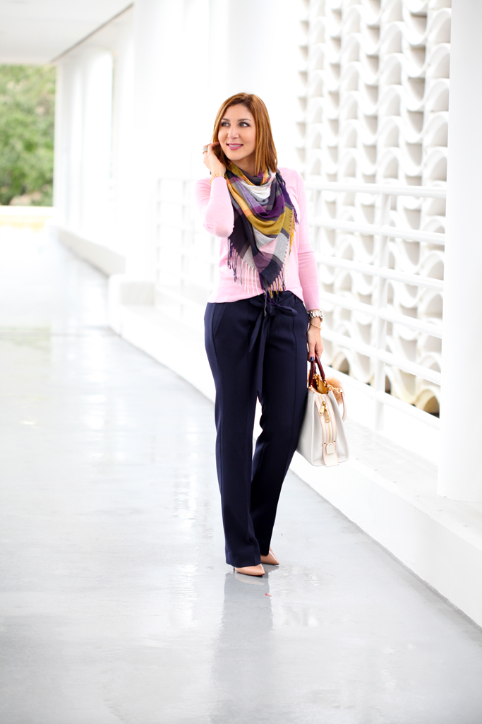 Blame-it-on-Mei-Miami-Fashion-Blogger-2016-Pink-Sweater-Navy-Trousers-Banana-Republic-Chalk-Coach-Rogue-Handbag-Blanket-Scarf-Louboutin-Blush-Heels-Casual-Fall-Look