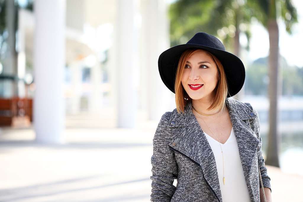 Blame-it-on-Mei-Miami-Fashion-Blogger-2017-Casual-Outfit-Fall-Look-Knit-Moto-Jacket-Steve-Madden-Norri-OTK-Boots-Valentino-Rockstud-Red-Handbag