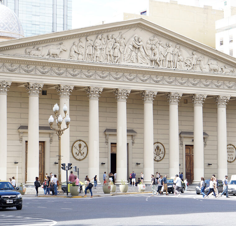 Blame-it-on-Mei-Miami-Fashion-Travel-Blogger-Argentina-Buenos-Aires-Catedral-Metropolitana-Plaza-Mayor travel vlog buenos aires