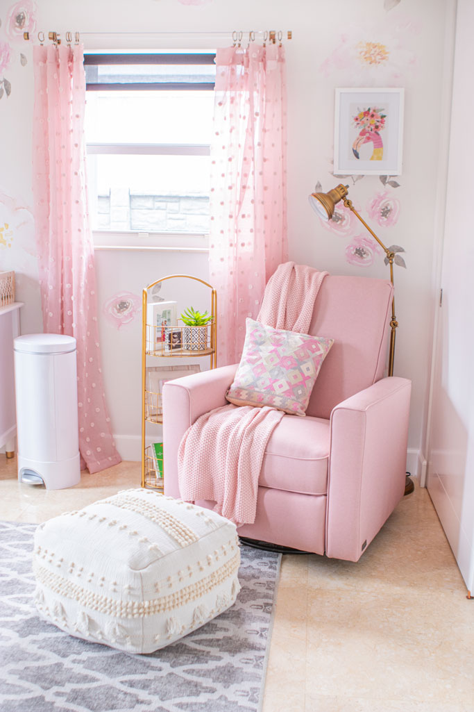 Blame it on Mei, @blameitonmei, Miami Fashion Lifestyle Mom Blogger, Vintage Floral Boho Nursery